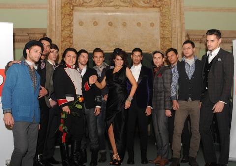 Adina Buzatu a încălţat actorii cu pantofi ca ai acrobaţilor de la Cirque de Soleil