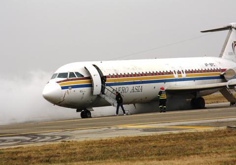 VIDEO I Un avion, cu 60 de persoane la bord şi un colet radioactiv, a luat foc la Otopeni! Din fericire a fost doar o simulare încheiată cu bine