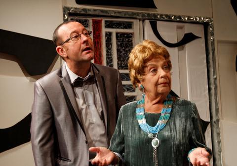 Sanda Toma joacă în ”Învaţă-mă, Céline!” la Teatrul de Comedie