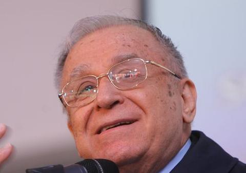 Ion Iliescu, internat de urgenţă la Elias