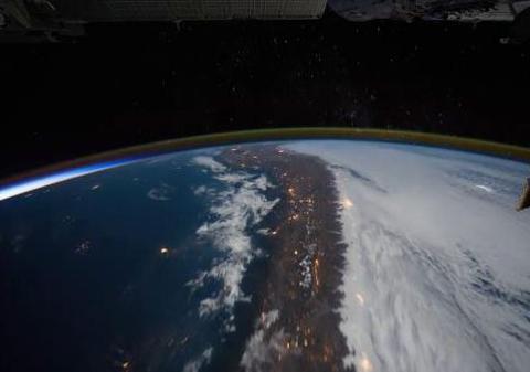 Video | Imagini extraordinare! Terra, cum n-ai mai văzut-o:  filmată de la 400 de km depărare!