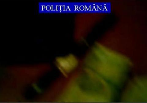 Video | Bandă de hoți de locuințe anihilată de polițiști