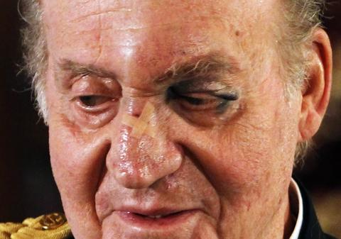 Regele Spaniei a primit o uşă-n nas. La propriu | FOTO & VIDEO