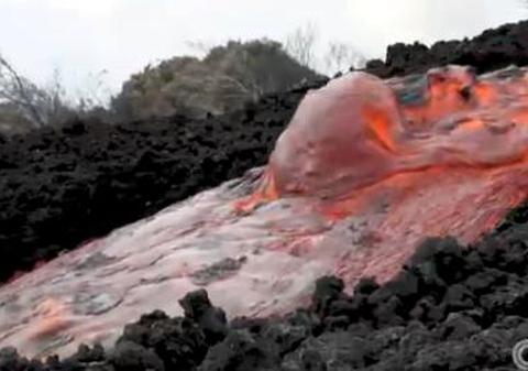 Natura dezlănţuită! Imagini incredibile: uite cum curg râuri de lavă în Hawaii | VIDEO