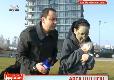 Măruţă i-a dus Nicoletei Luciu trei iepuri, trei câini, trei pisici, trei papagali şi trei raţe | Foto
