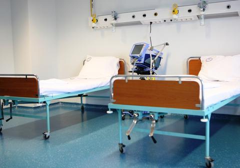 Au ajuns să fure paturi din spital
