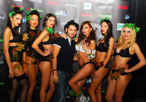 Pescariu le-a dat modelelor şampanie de 500 de euro în club!