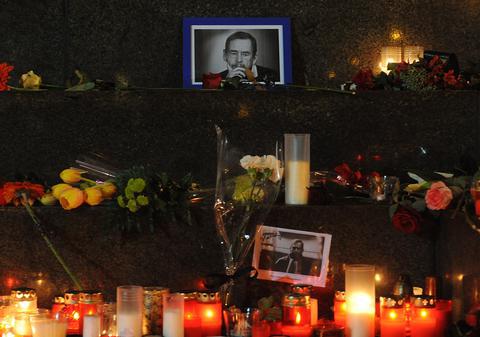 PRIMA ZI DE DOLIU NAŢIONAL ÎN CEHIA | Sicriul cu trupul lui Vaclav Havel, transferat la Castelul Praga