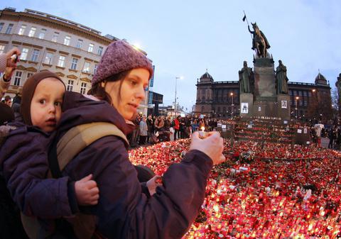 ADIO, VACLAV HAVEL! Fostul preşedinte ceh a fost înmormântat 