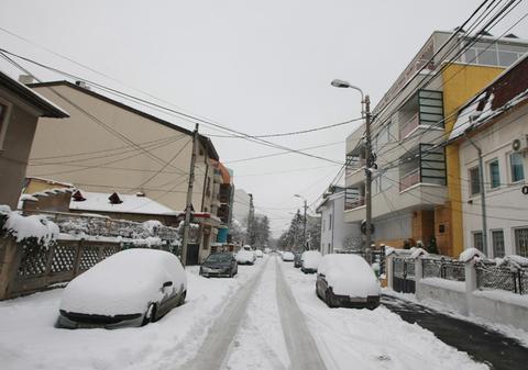Vezi ce localităţi din sudul ţării nu au curent electric din cauza ninsorii!