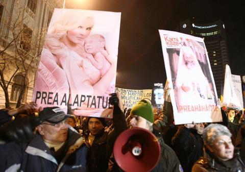 Elena Udrea: "Opoziţia incită la violenţă, pune paie pe foc!" Vezi reacţia Opoziţiei!