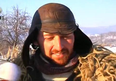 Vă vine să credeţi? Un tânăr cu trei facultăţi, cioban la oi | FOTO