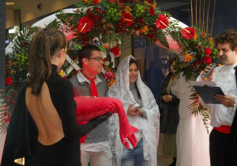 Căsătorii de probă de Ziua Îndrăgostiţilor. Află ce surprize ţi se mai pregătesc!