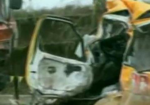 Accident grav în China. 18 oameni au murit după ce autobuzul a plonjat în lac