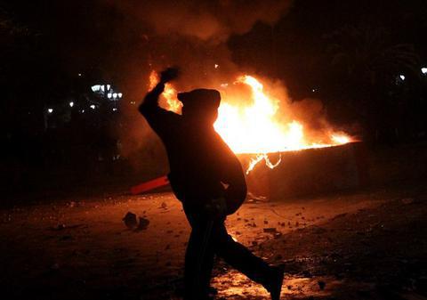 Un bloc din Iaşi a luat foc! Toţi locatarii au fost evacuaţi!