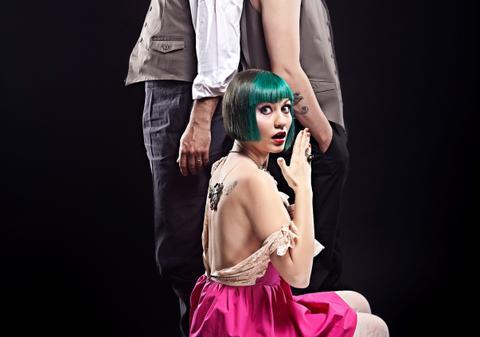 Trupa Dekadens lansează single-ul Fix Me Up. Ascultă aici piesa cu acorduri de vioară şi contrabas!