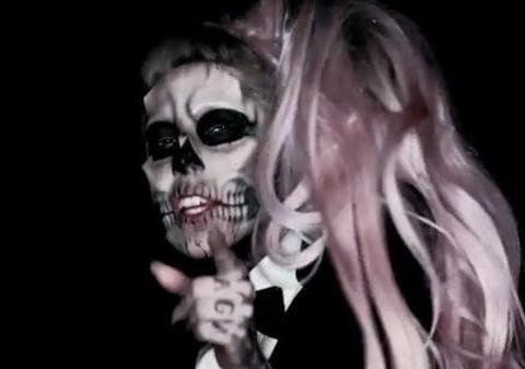 Lady GaGa, bântuită: "Diavolul încearcă să pună stăpânire pe mine"