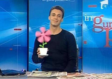 Uite ce de cadouri a primit Mircea Badea de Ziua Îndrăgostiţilor | VIDEO