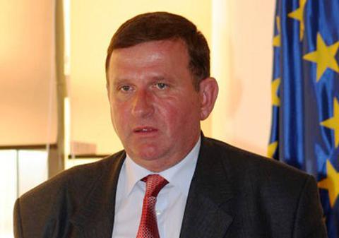 Aşa gospodar mai rar! Primarul Vasluiului cheltuit 48.000 lei de la buget ca să laude, prin poştă, cu realitările lui