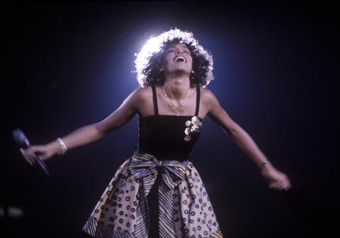 INCREDIBIL! Whitney Houston A SIMŢIT că va muri! Vezi ce le-a spus prietenilor CU O ZI ÎNAINTE SĂ MOARĂ! 