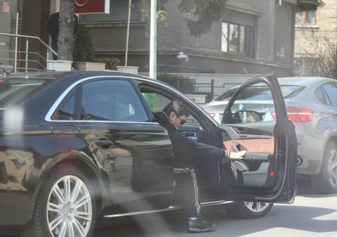 Borcea calcă pe moale: poartă încălţăminte specială de 100 $/ Treningul costă 300 $