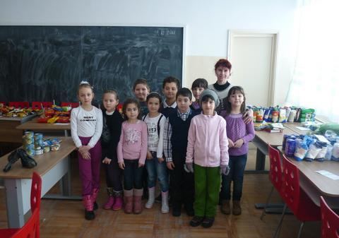 Elevi, profesori şi părinţi, în ajutorul sinistraţilor!
