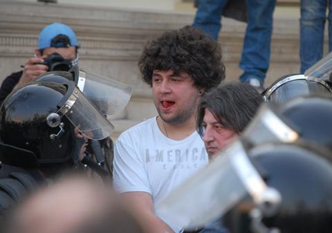 Dezvăluiri-şocante de la incidentele de la sâmbătă: Un jandarm a aruncat fumigena?