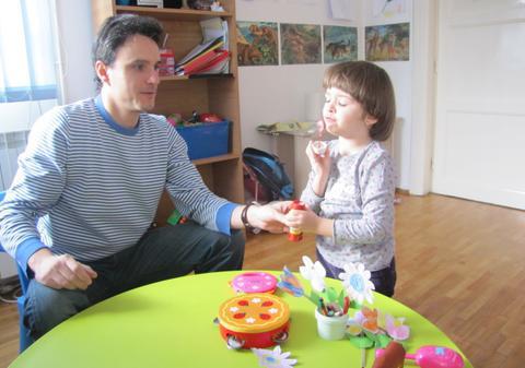 Mondenul Angel Popescu susţine cauza copiilor cu autism