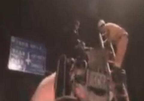 O femeie a încercat să se sinucidă aruncându-se într-o betonieră! Imagini de la salvarea ei contra cronometru! VIDEO