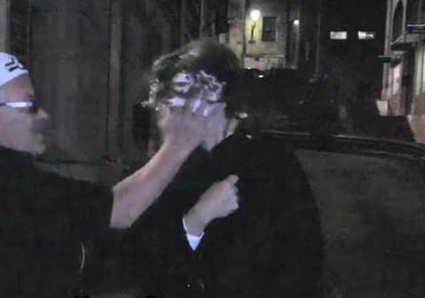 În plină stradă! Fosta preşedintă elveţiană Micheline Calmy-Rey, atacată cu o tartă la Geneva | VIDEO