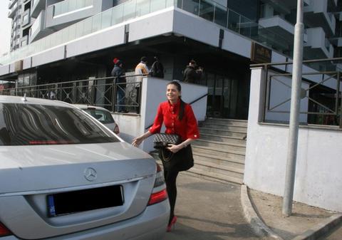 PREMIERĂ! Monica Gabor are oaspeţi-surpriză! Judecătorii care decid cu cine stă Irinuca îi vor inspecta locuinţa