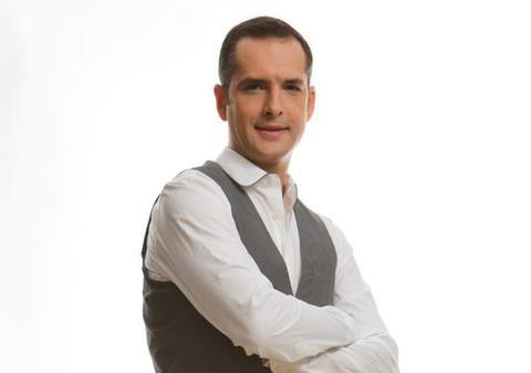 Mădălin Ionescu nu mai face faţă treburilor casnice! Îşi ia soacra ca ajutor!