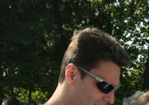 Mircea Badea dă anual 1.000 de euro pe telefoane