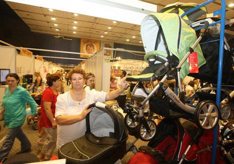 Reduceri de 40% la articolele pentru copii la târgul de la Sala Polivalentă