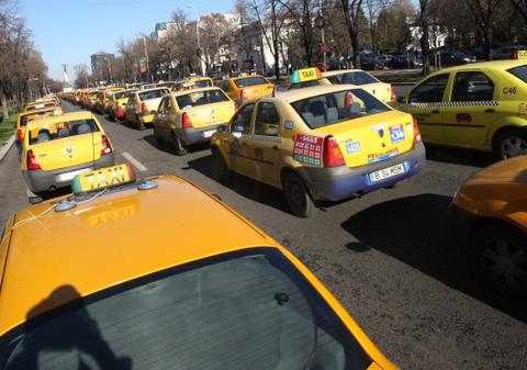 2.000 de taxiuri, scoase în stradă în Capitală la protest