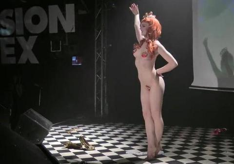 Ruşine fără margini la curtea reginei! GOLICIUNEA tinerei din familia regală i-a înnnebunit pe britanici! VIDEO INTERZIS MINORILOR