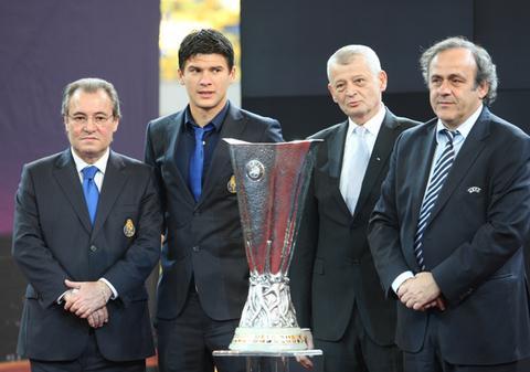 Trofeul UEFA Europa League a ajuns la Bucureşti | FOTO
