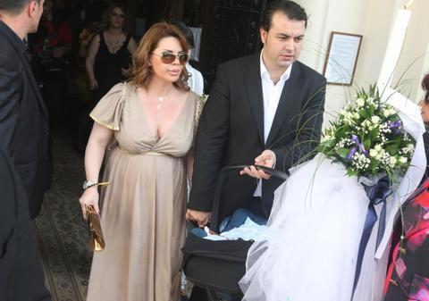 Luminiţa Anghel şi-a botezat băieţelul. Vezi ce invitaţi a avut | FOTO   