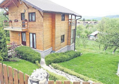 LIBERTATEA ÎŢI SPUNE CE FAC VEDETELE DE PAŞTE | Andreea şi Ştefan Bănică se retrag la vila de la munte