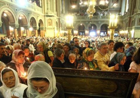 Incidente la Timişoara! Un bărbat a devastat Catedrala cu o rangă