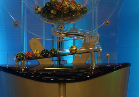 Report la loto 6 din 49 în duminica votului! 