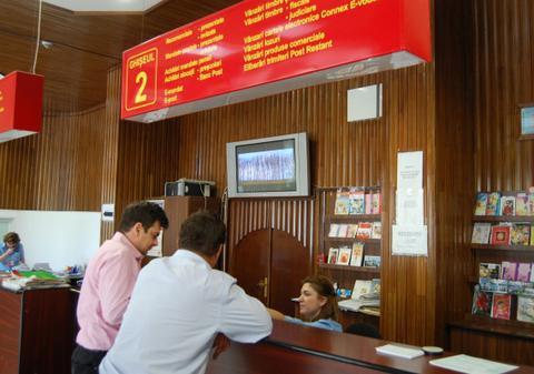 Precizările Poștei Române după descinderile DNA: Au fost cerute documente care au o vechime și de peste 30 de ani