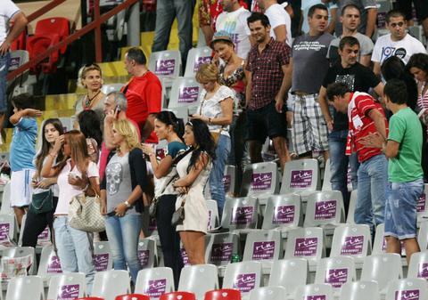 Ce chilipir! Dinamoviştii pot vedea meciurile cu ”U” Cluj şi CFR Cluj cu doar 8 lei! 