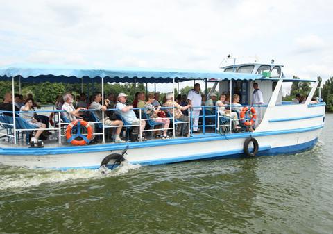 De Florii, ai plimbări gratuite cu vaporaşul în Bucureşti