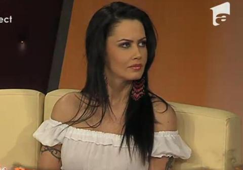 Oana Zăvoranu, cu sfârcurile în vânt într-o emisiune tv! FOTO