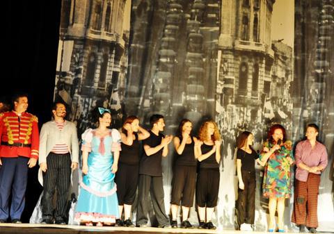 Stela Popescu debutează ca regizor de musical