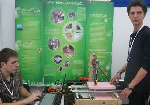 Super-concurs de invenţii la Bucureşti! Tu ţi-ai cumpăra un ”mâncător de praf”? 