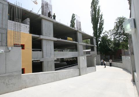 Adevăr sau provocare? Municipalitatea promite că această parcare va fi gata într-o lună
