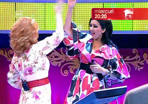 Maria Cârneci și Adriana Bahmuțeanu - luate cu asalt de 50 de bărbați