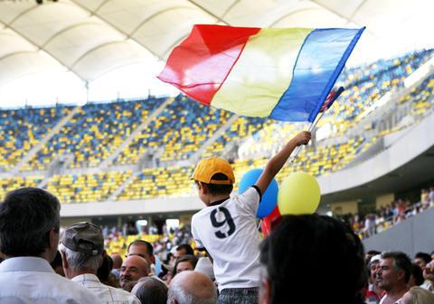 Ai bilete la finala Europa League? Una dintre reguli îţi interzice să intri cu casca de motociclist pe stadion. Vezi aici restul de norme